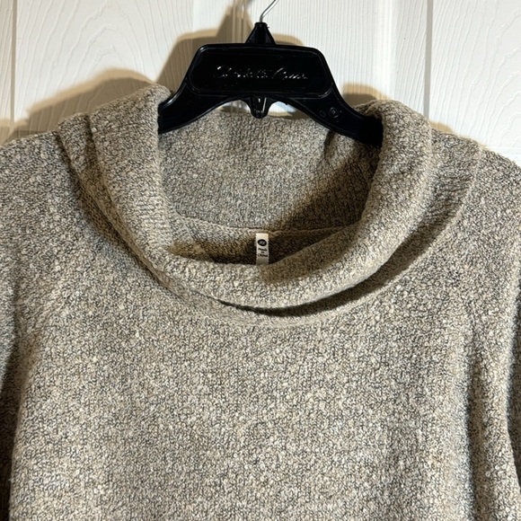 Leo & Nicole Tan Slouchy Coffey Side Ruched Pullover, Cowl Neck Sweater 2XL NWT - Picture 2 of 11